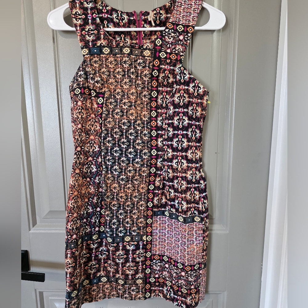 Under Skies Womans Small Patchwork Busy Print Dress